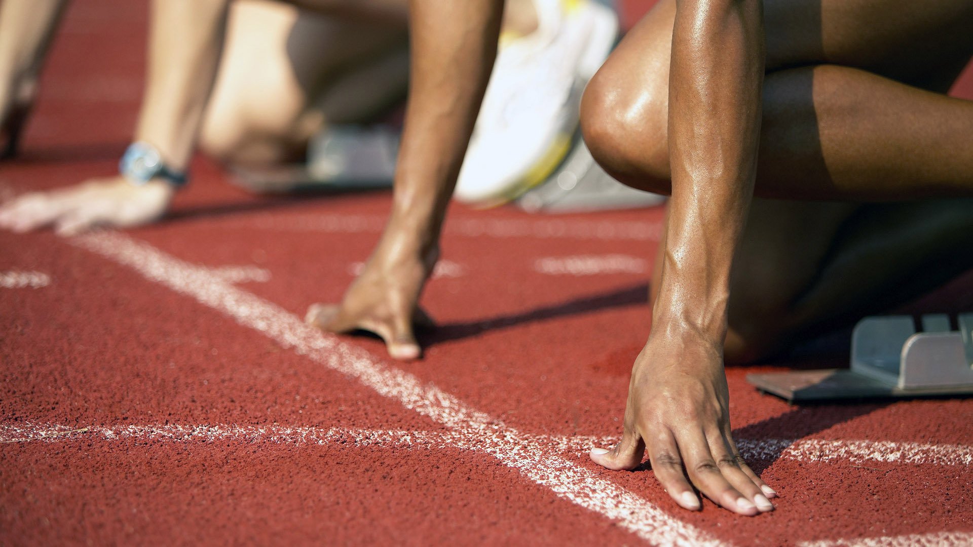 步行者球员自资创办青年训练营，支持家乡青训，步行者训练馆